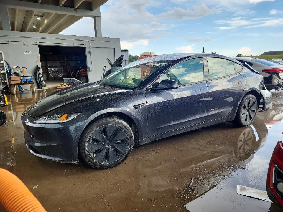 2025 TESLA Model 3