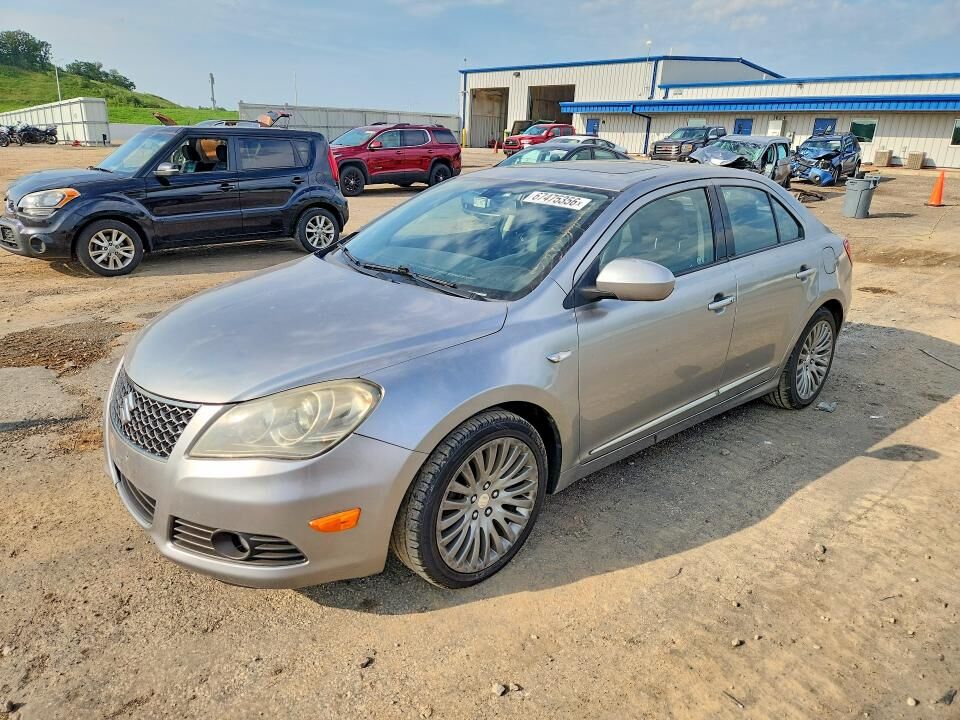 2010 SUZUKI Kizashi