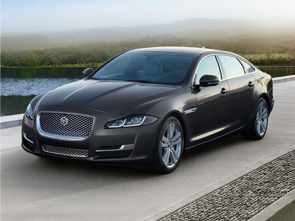 2017 JAGUAR XJ