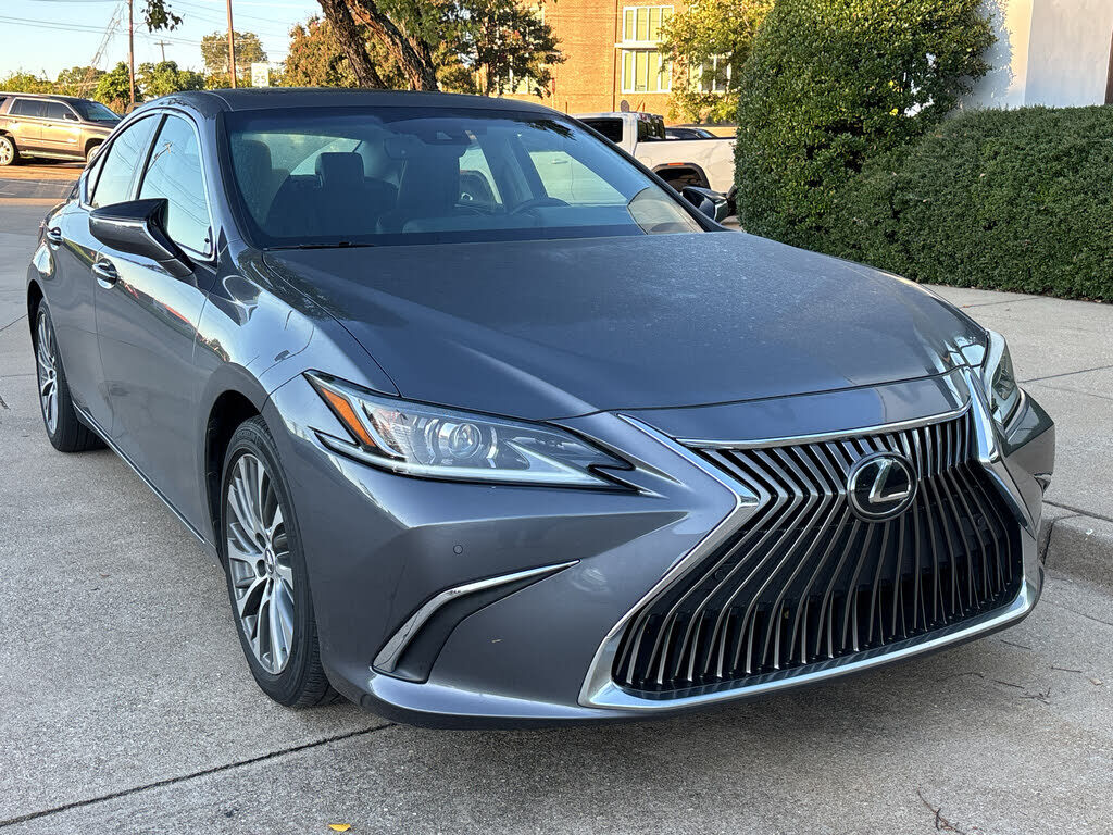 2019 LEXUS ES