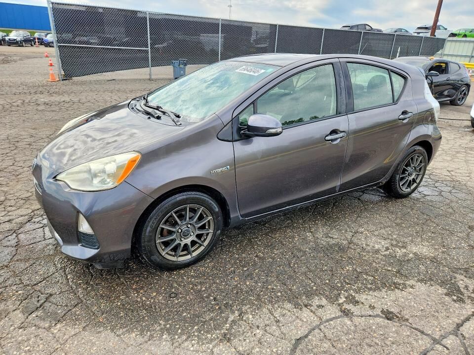 2013 TOYOTA Prius