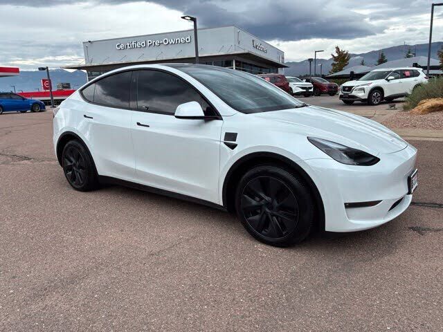 2024 TESLA Model Y