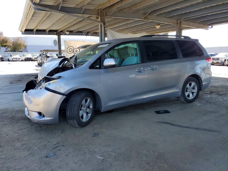 2012 TOYOTA Sienna