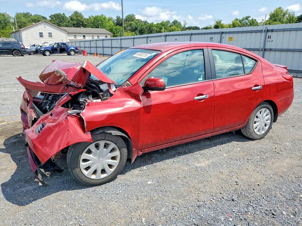 2013 NISSAN Versa