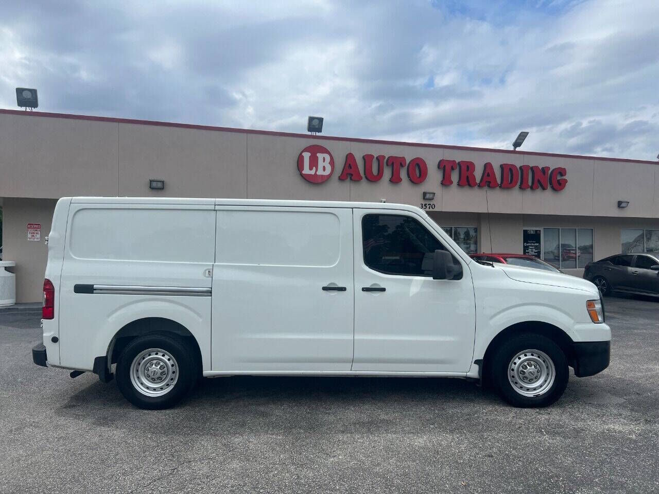 2016 NISSAN NV