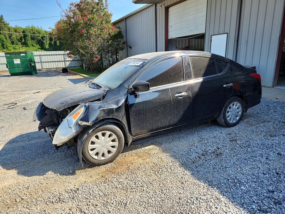 2016 NISSAN Versa