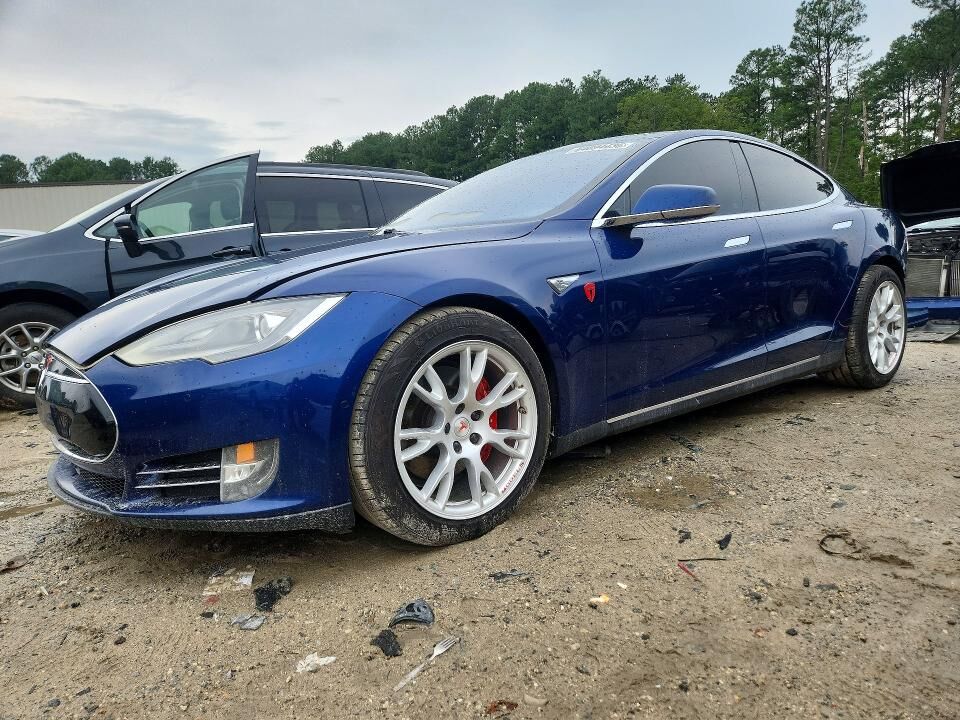 2015 TESLA Model S