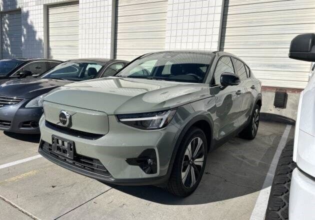 2023 VOLVO C40
