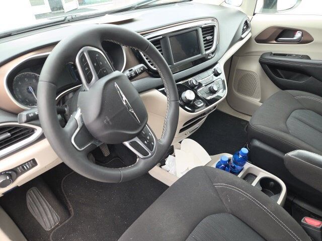2024 CHRYSLER Voyager