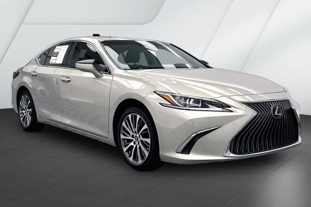 2019 LEXUS ES