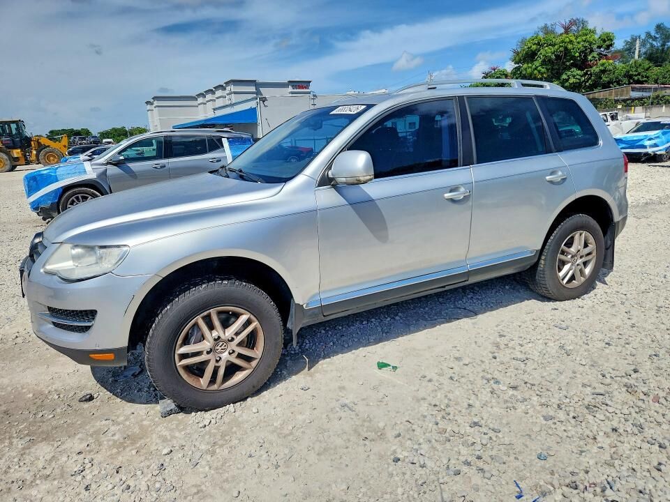 2010 VOLKSWAGEN Touareg