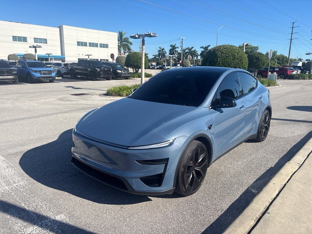 2026 TESLA Model Y