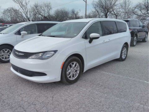 2023 CHRYSLER Voyager