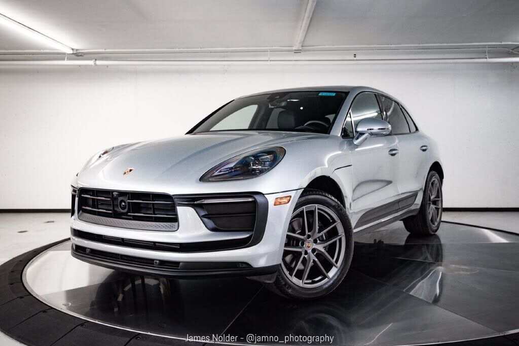 2026 PORSCHE Macan