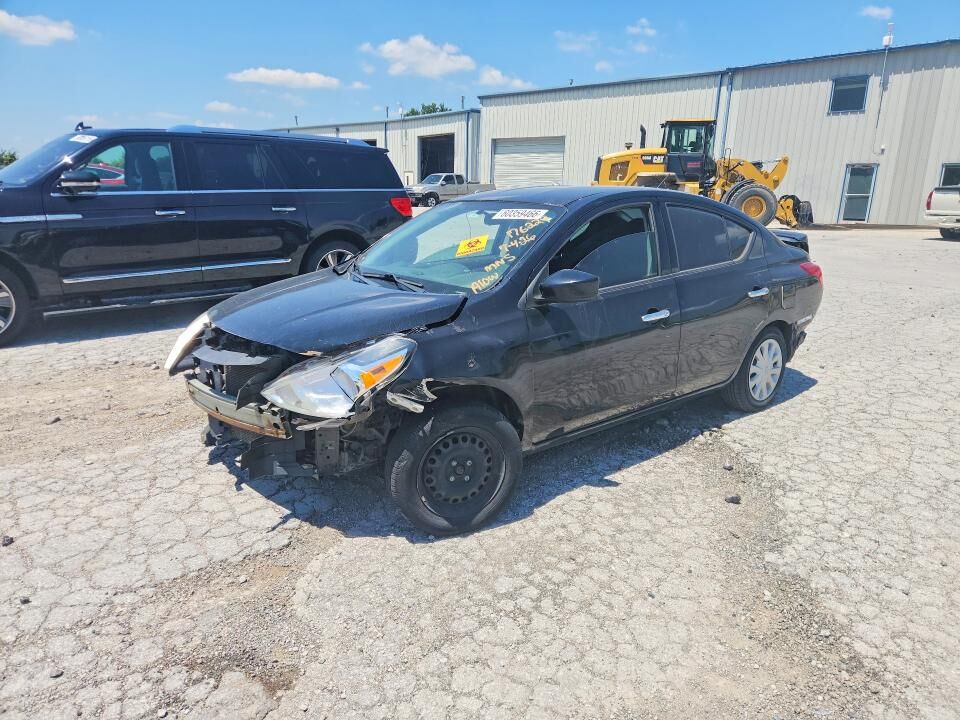 2017 NISSAN Versa
