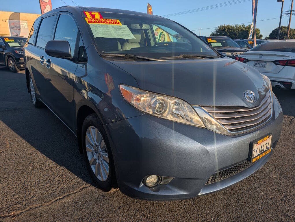 2017 TOYOTA Sienna