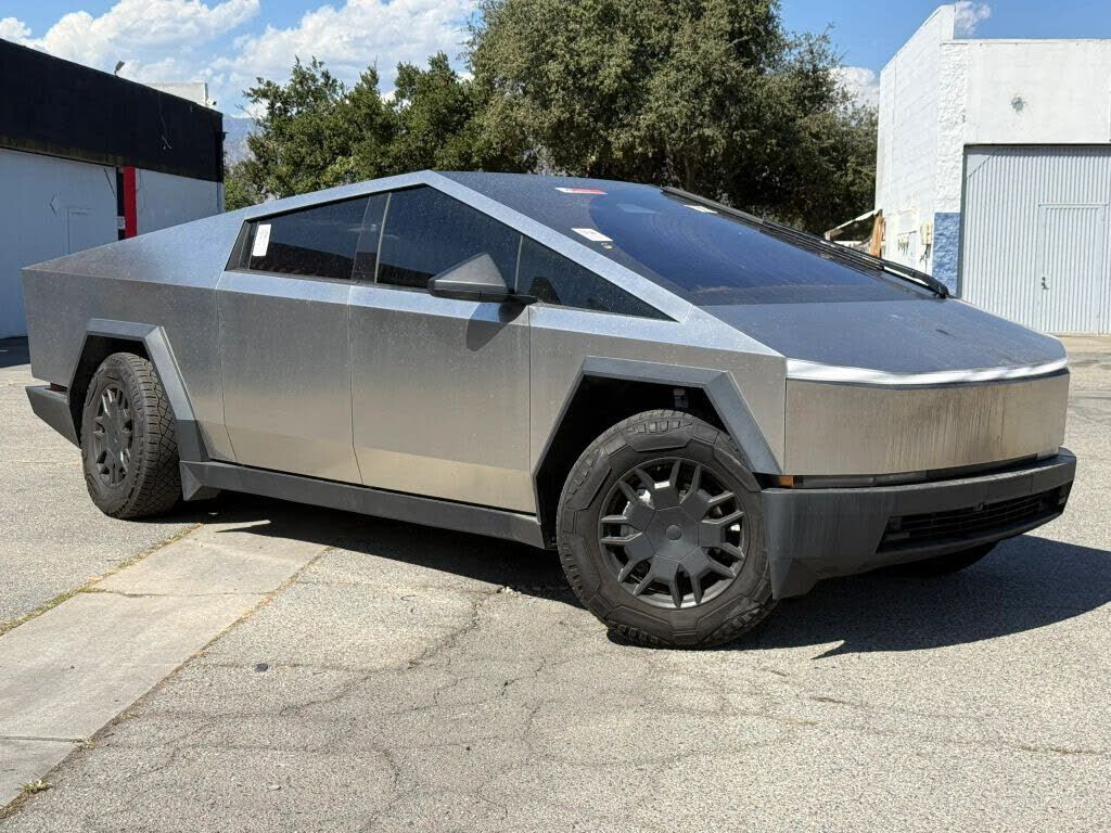 2024 TESLA Cybertruck
