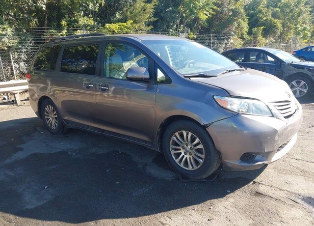 2012 TOYOTA Sienna