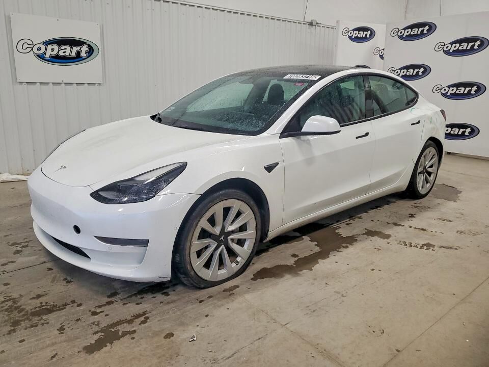 2022 TESLA Model 3