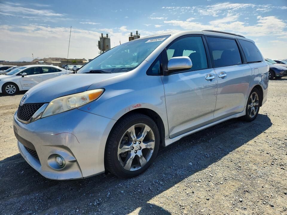 2013 TOYOTA Sienna