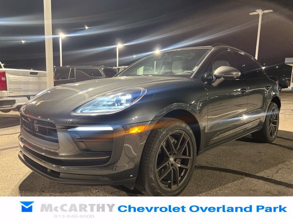 2025 PORSCHE Macan