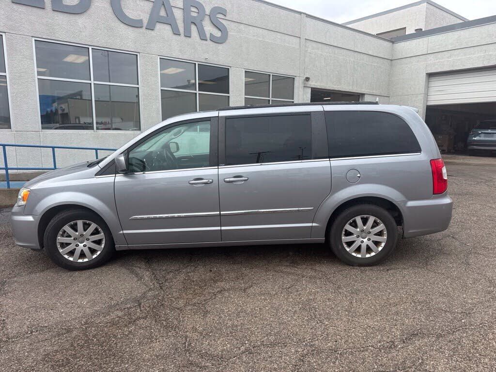 2014 CHRYSLER Town and Country