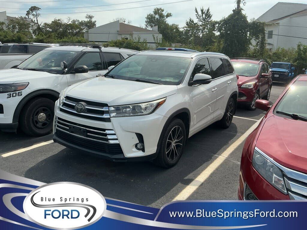2019 TOYOTA Highlander
