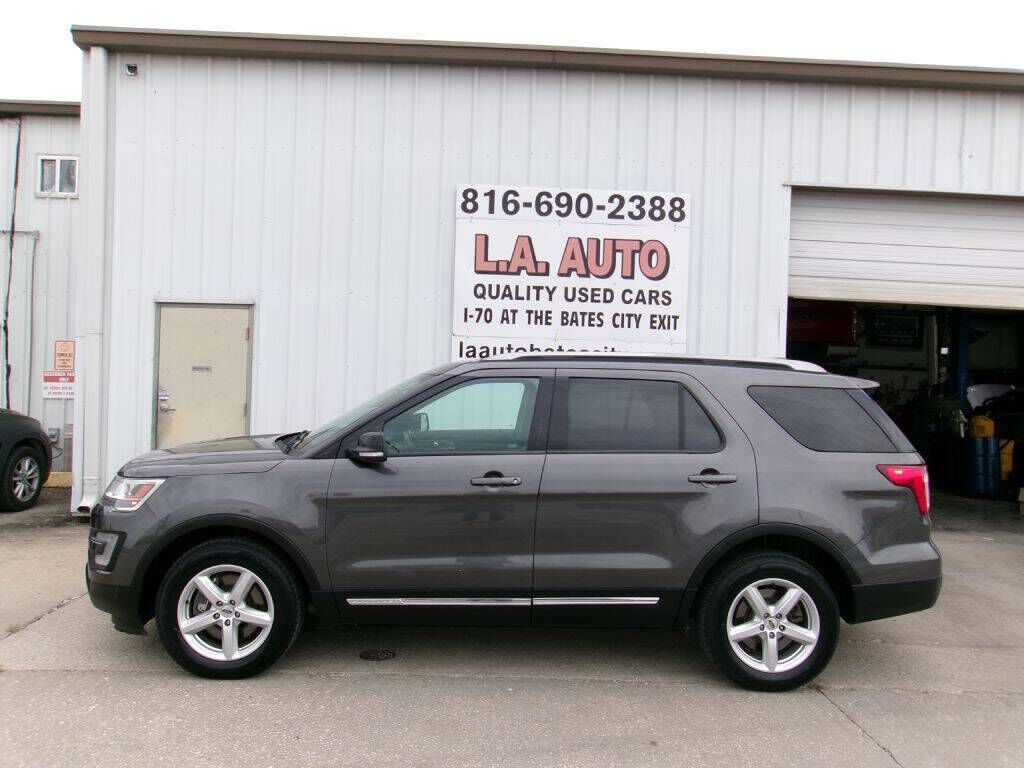 2017 FORD Explorer