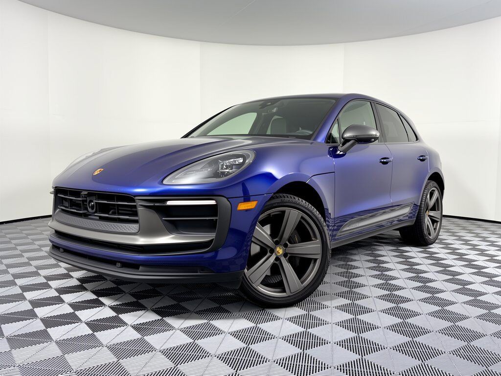 2024 PORSCHE Macan