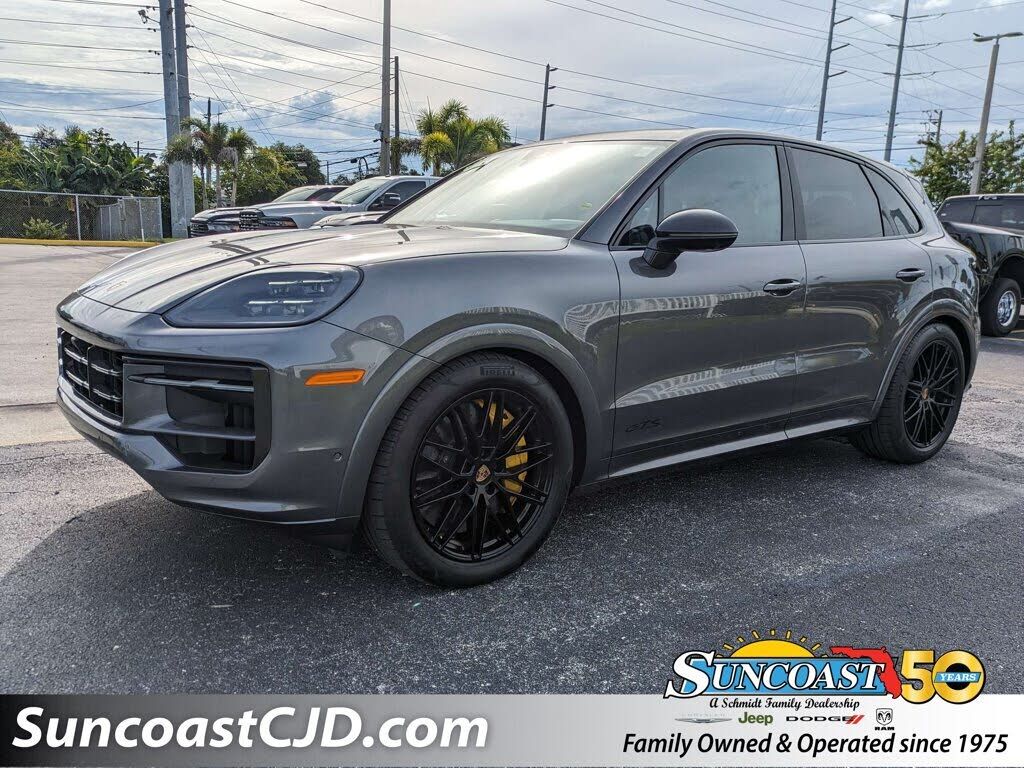 2025 PORSCHE Cayenne