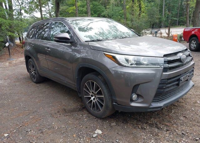 2017 TOYOTA Highlander