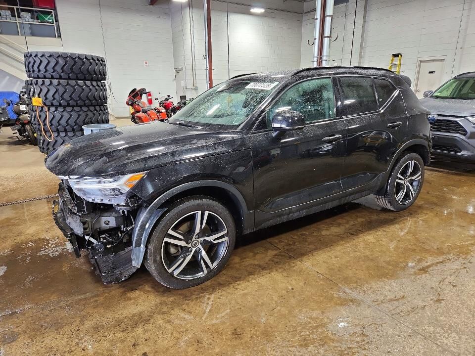2019 VOLVO XC40