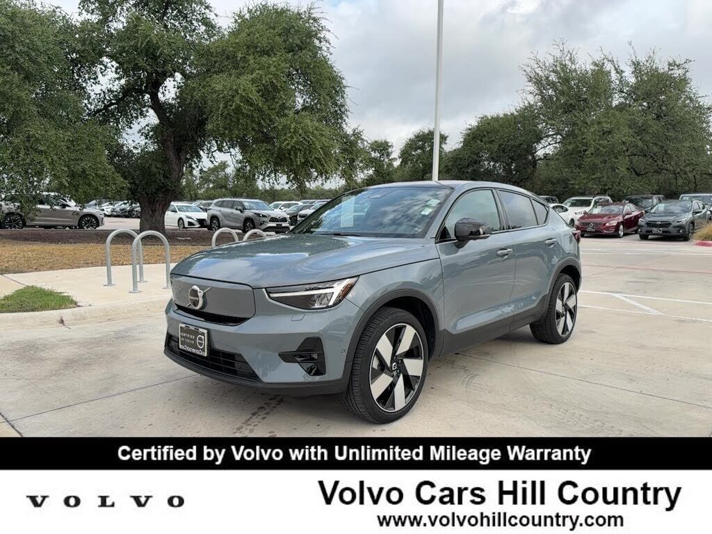 2023 VOLVO C40