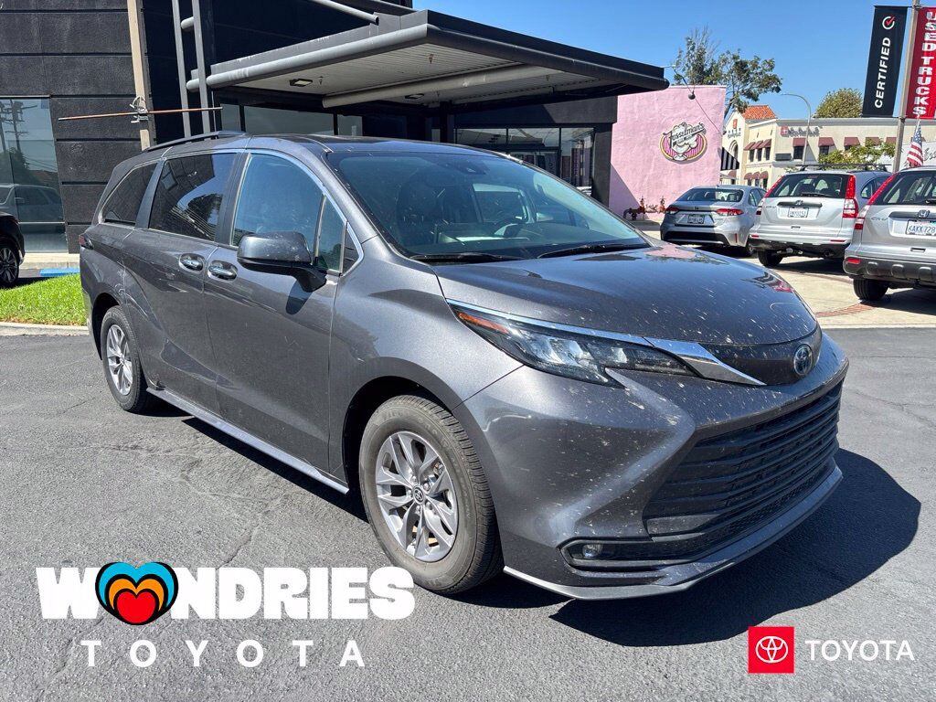 2025 TOYOTA Sienna