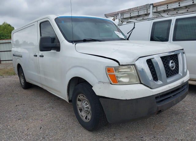 2016 NISSAN NV