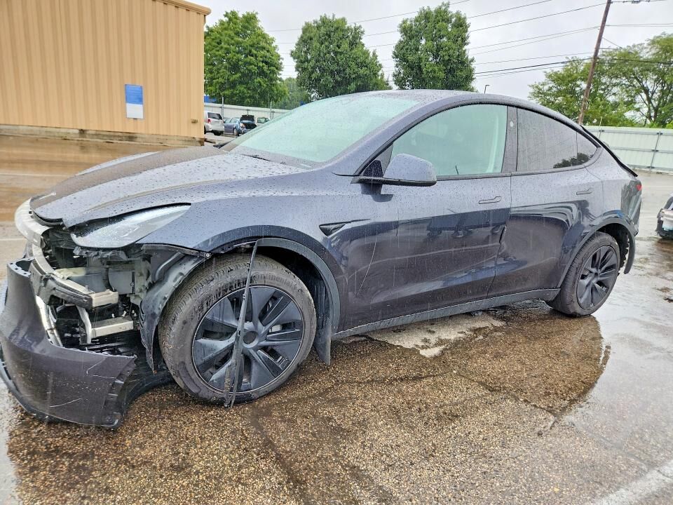 2025 TESLA Model Y