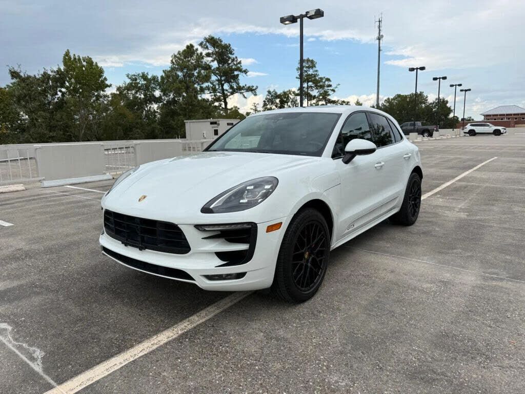 2018 PORSCHE Macan