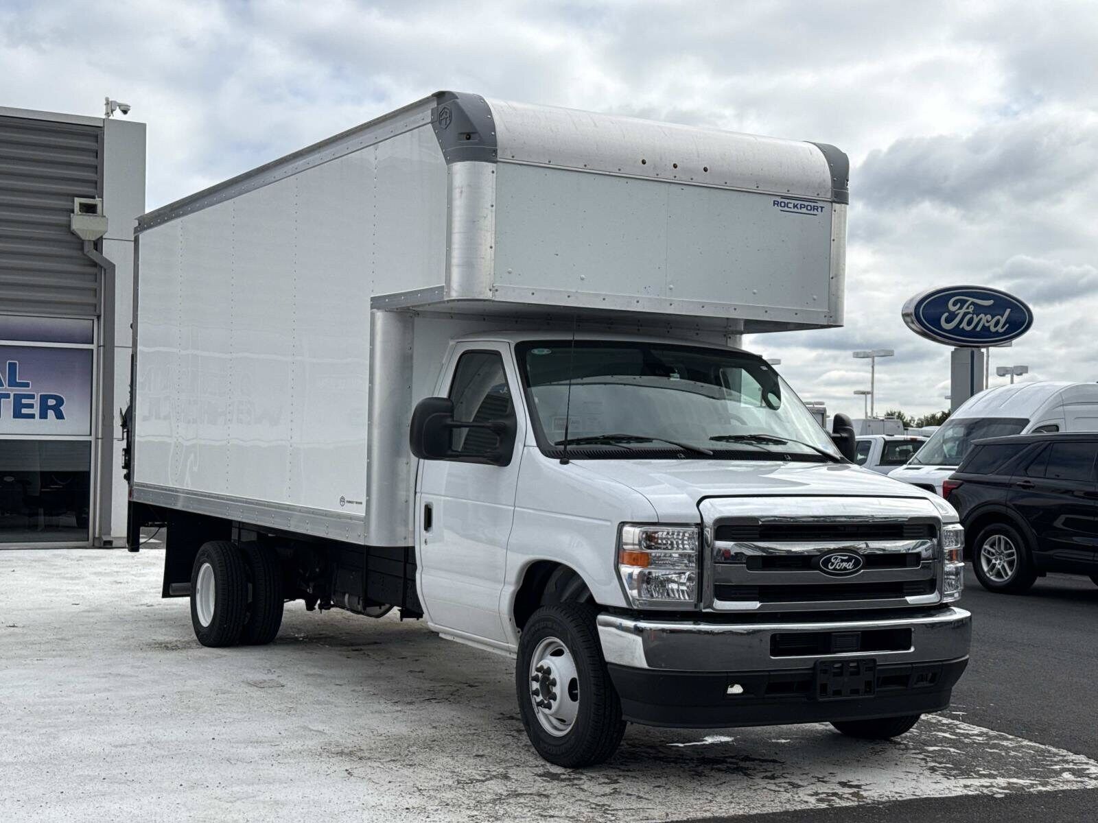 2027 FORD E-450