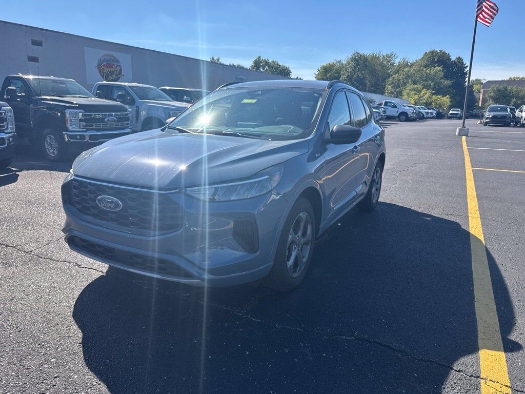 2024 FORD Escape