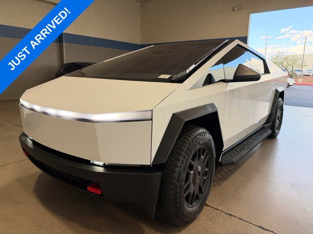 2025 TESLA Cybertruck