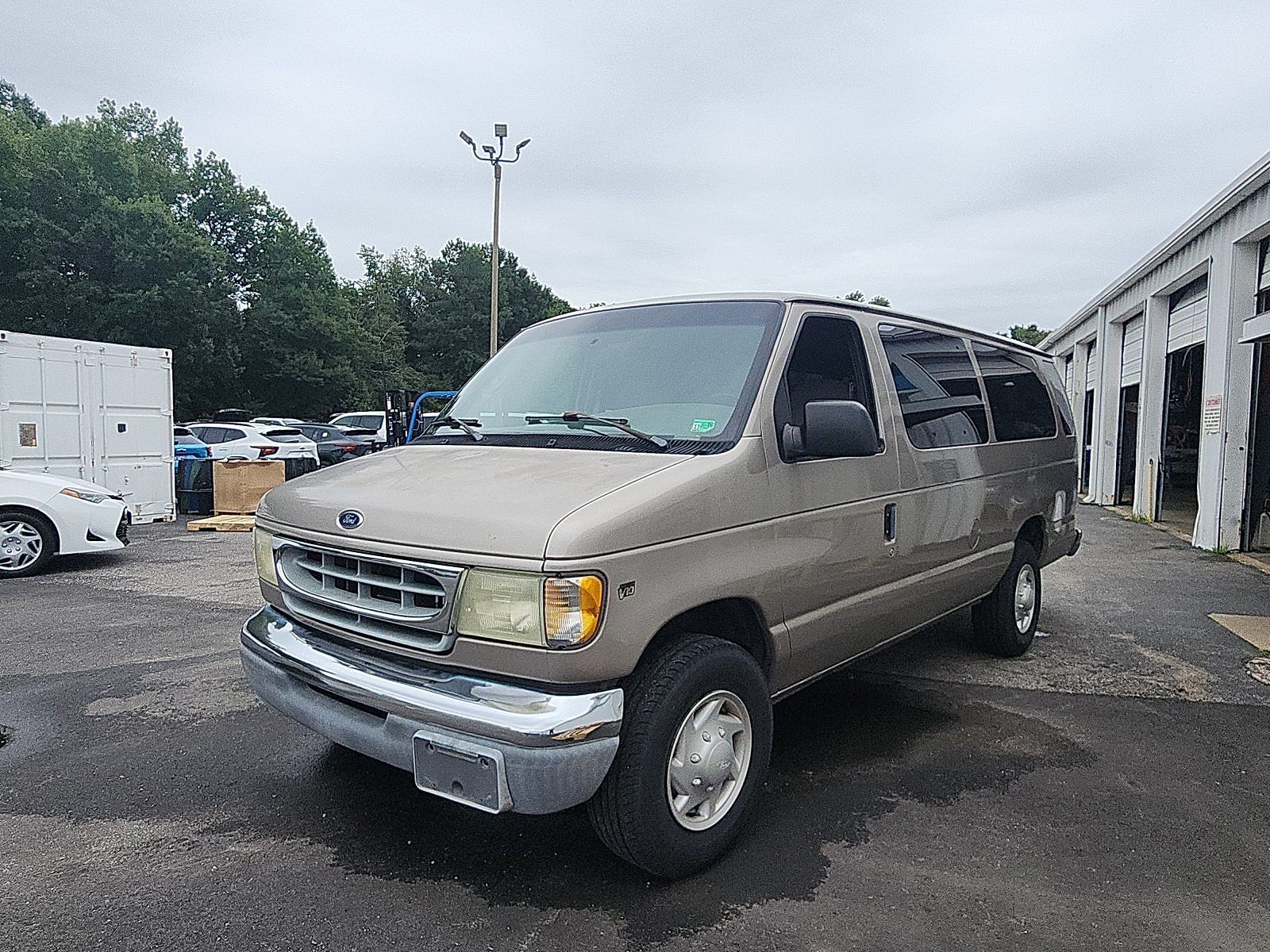 2002 FORD E-350