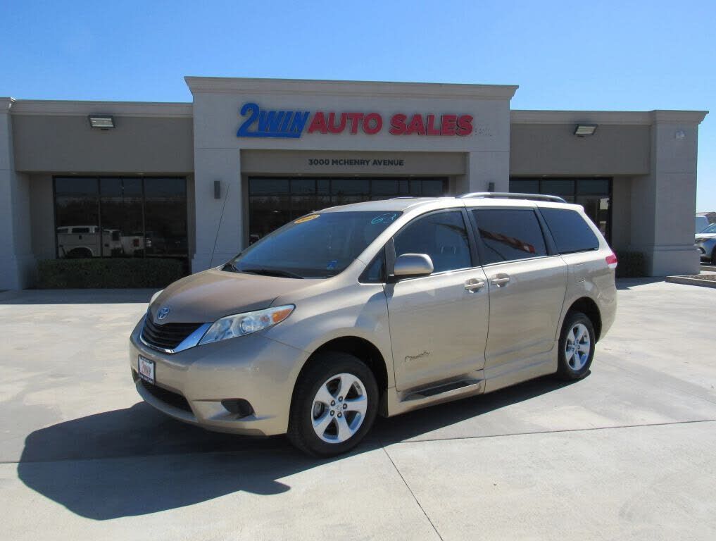 2013 TOYOTA Sienna