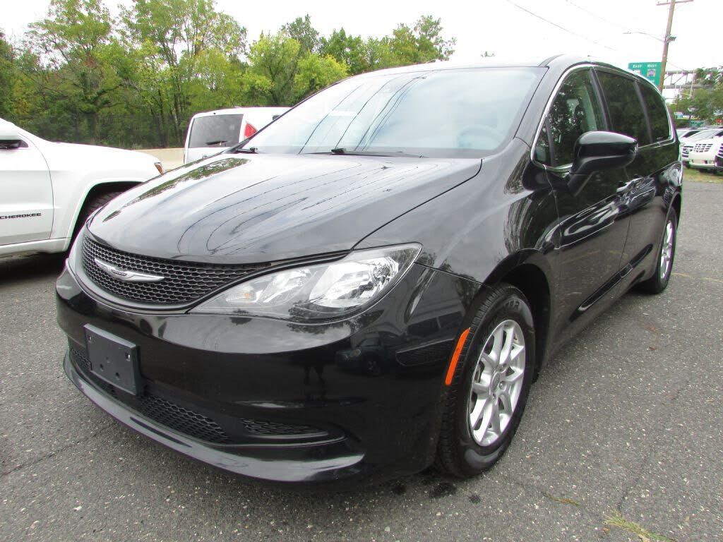 2023 CHRYSLER Voyager