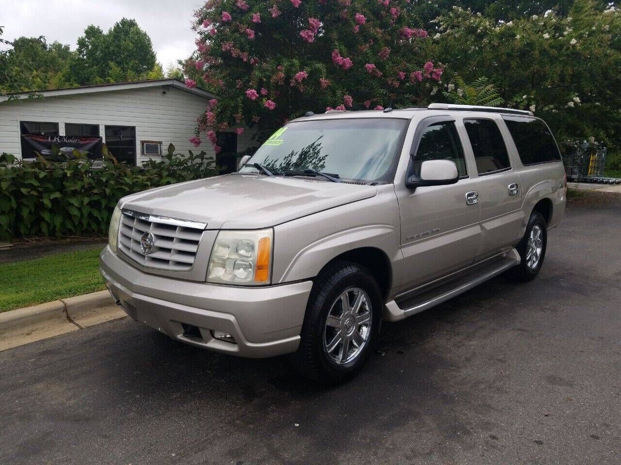 2004 CADILLAC Escalade