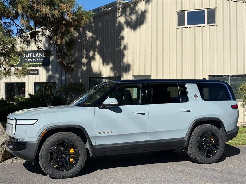 2024 RIVIAN R1S