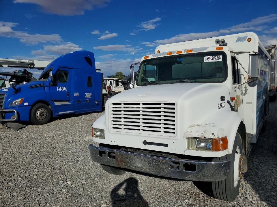 2001 INTERNATIONAL 4900