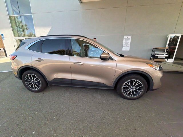 2021 FORD Escape