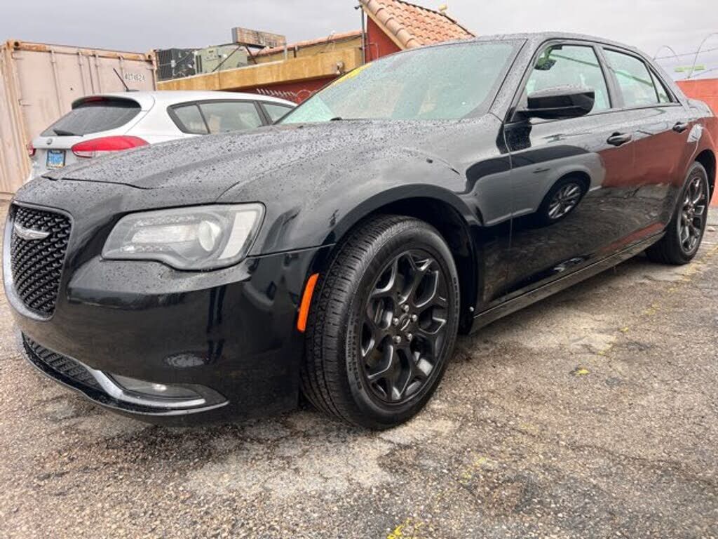 2019 CHRYSLER 300
