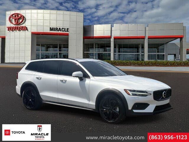 2024 VOLVO V60CC