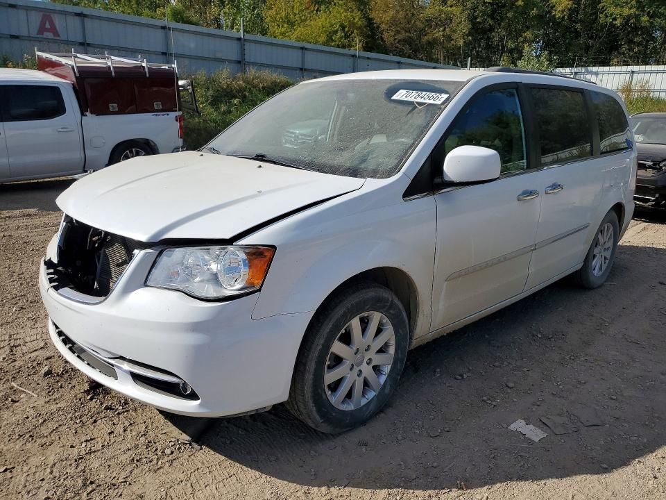 2016 CHRYSLER Town and Country